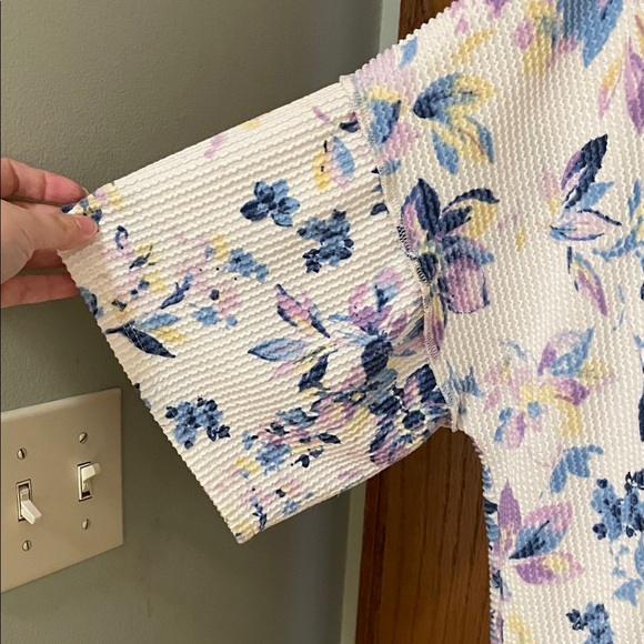 HEIMISH USA Women’s Size 2X Purple and Cream Floral Faux Button Shirt - Picture 10 of 10